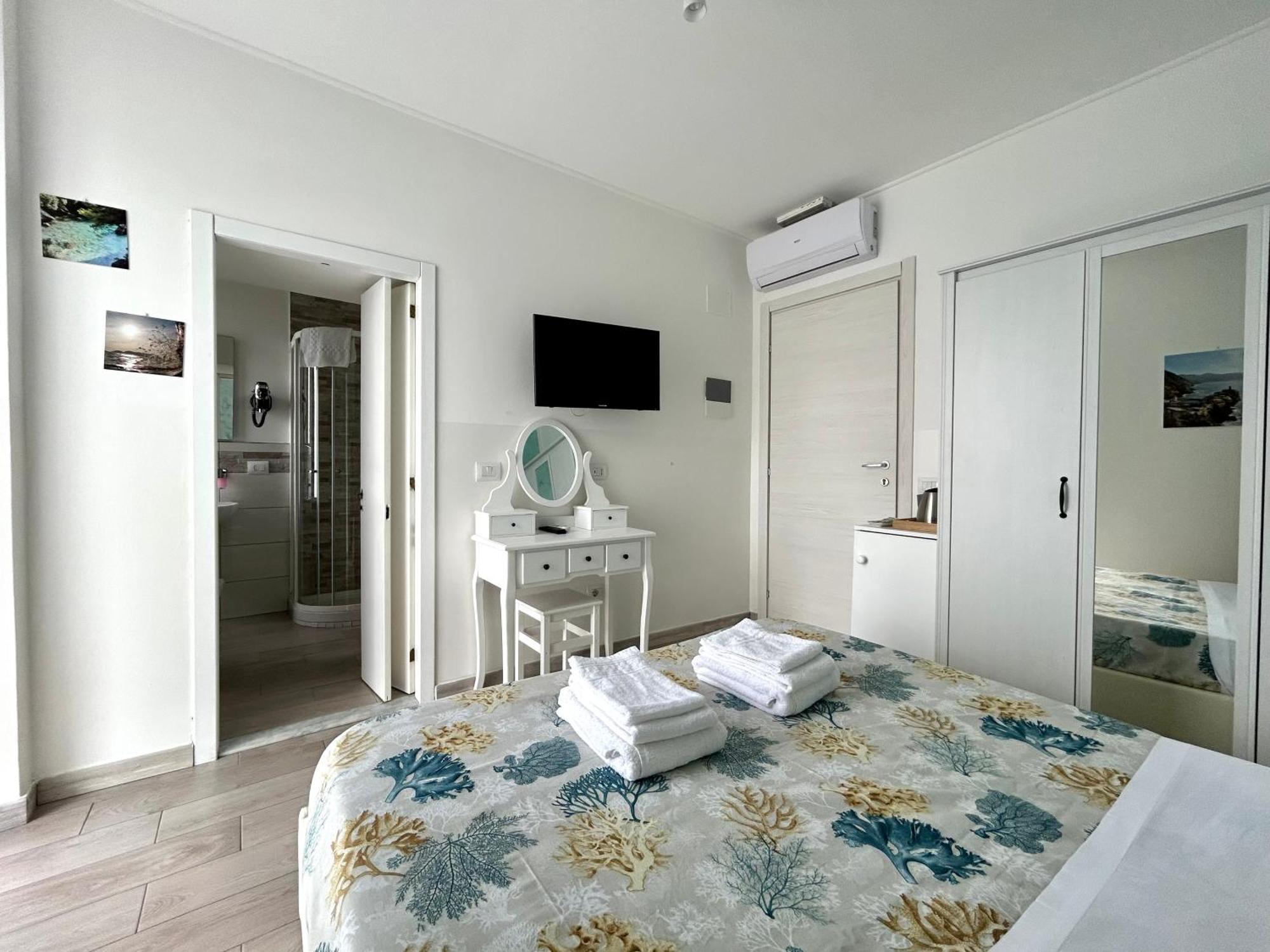 Fezzano / Portovenere Stilish Double Rooms With Sea View, Balcony Or Small Courtyard 외부 사진